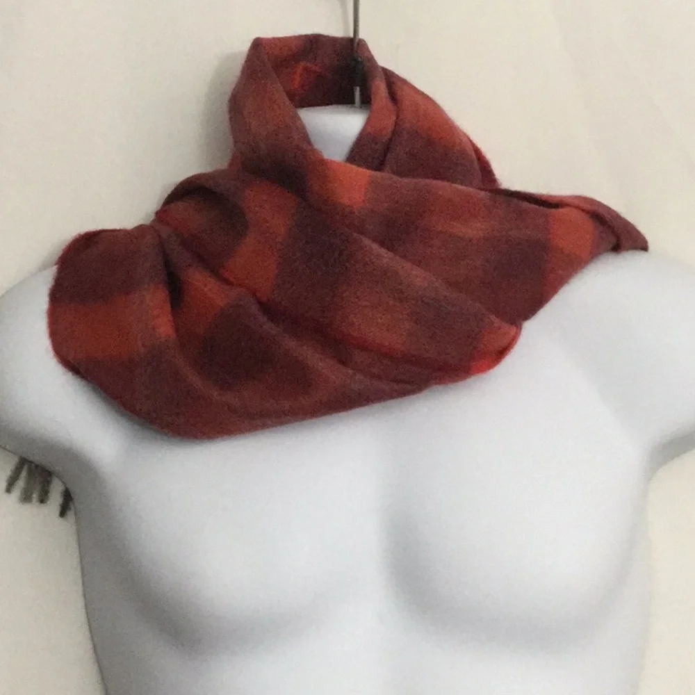 NWOT Scottish Cashmere Scarf Unisex Shades of Red